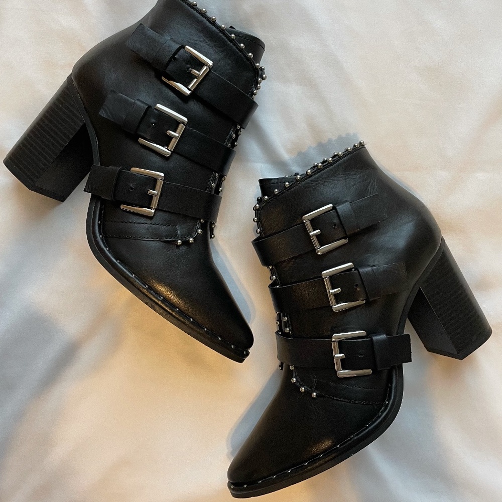 Steve Madden black booties